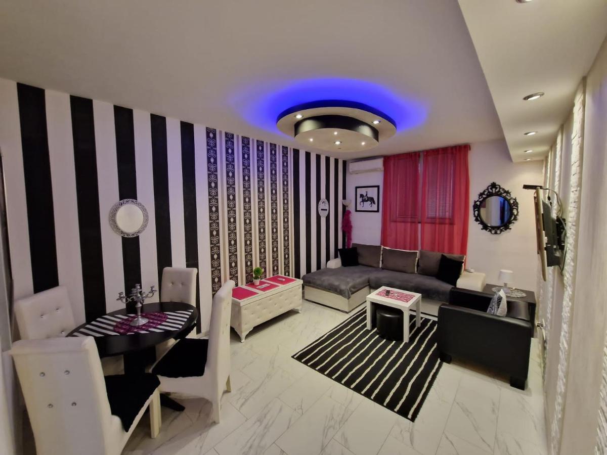 Black & White Belgrad Exterior foto